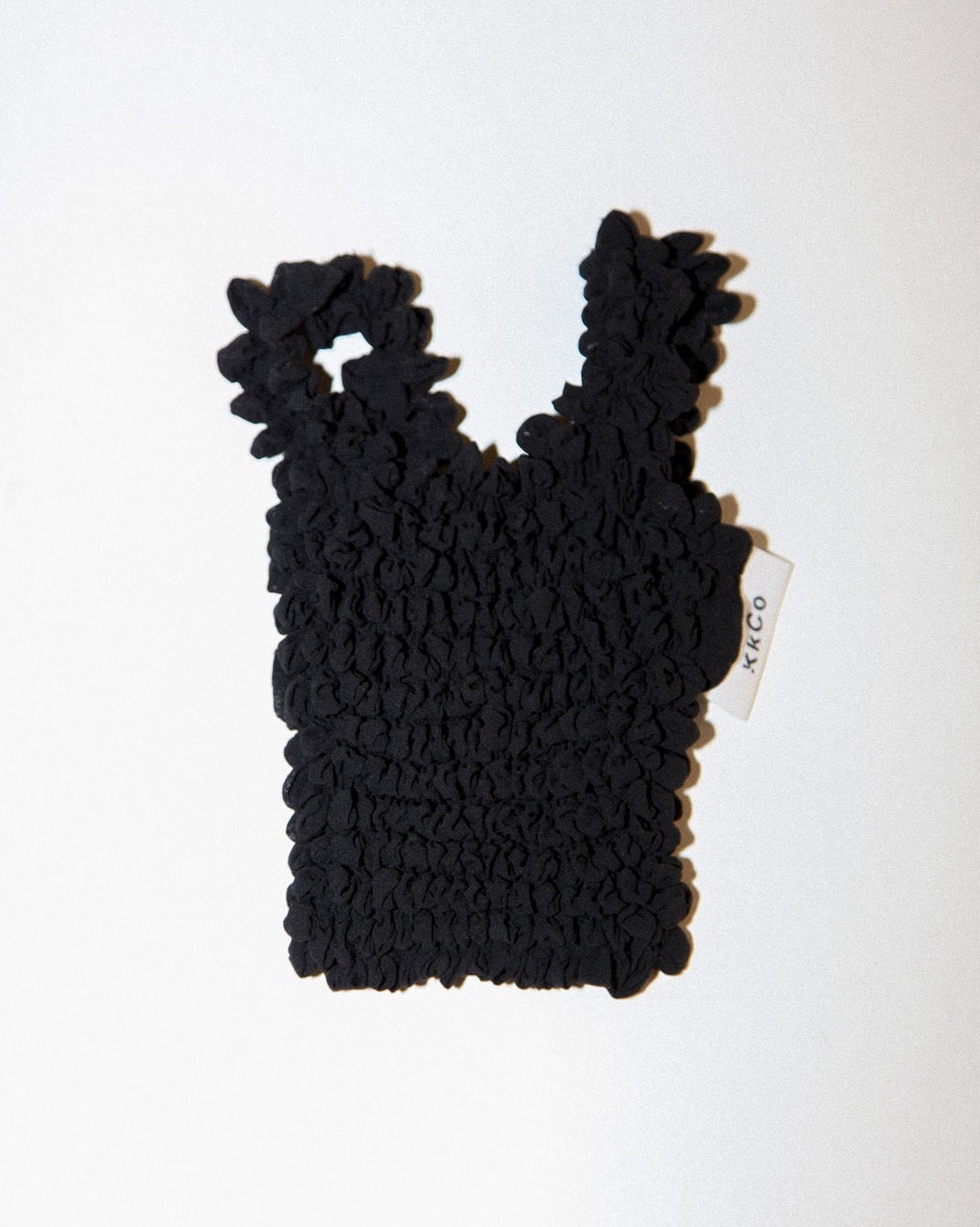 small handbag in a black popcorn pleated fabric from Kkco 