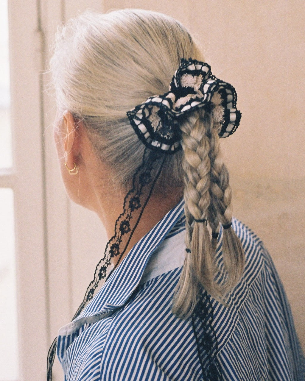 Merrma Lace Ribbon Scrunchie in Black and Cream