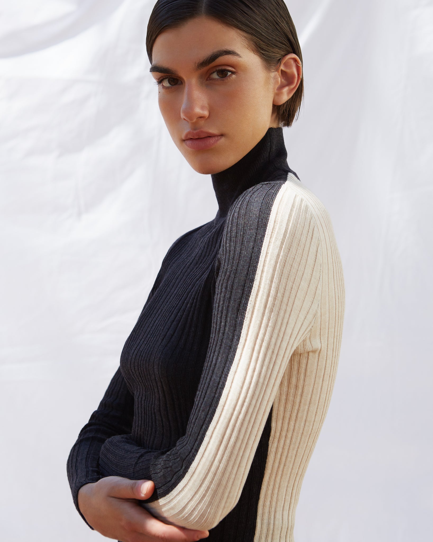 Diarte Dibidivi Ribbed, Double-Sided Turtleneck Top in Black