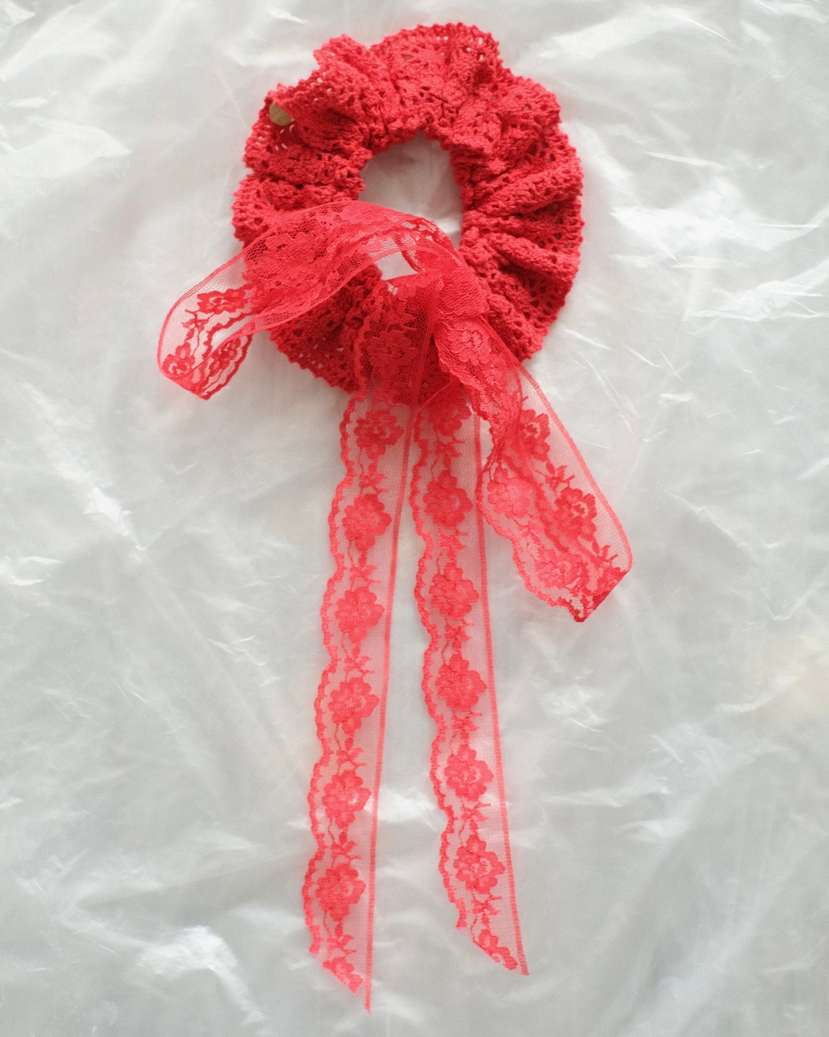 Merrma Scrunchie with Lace Ribbons in Red