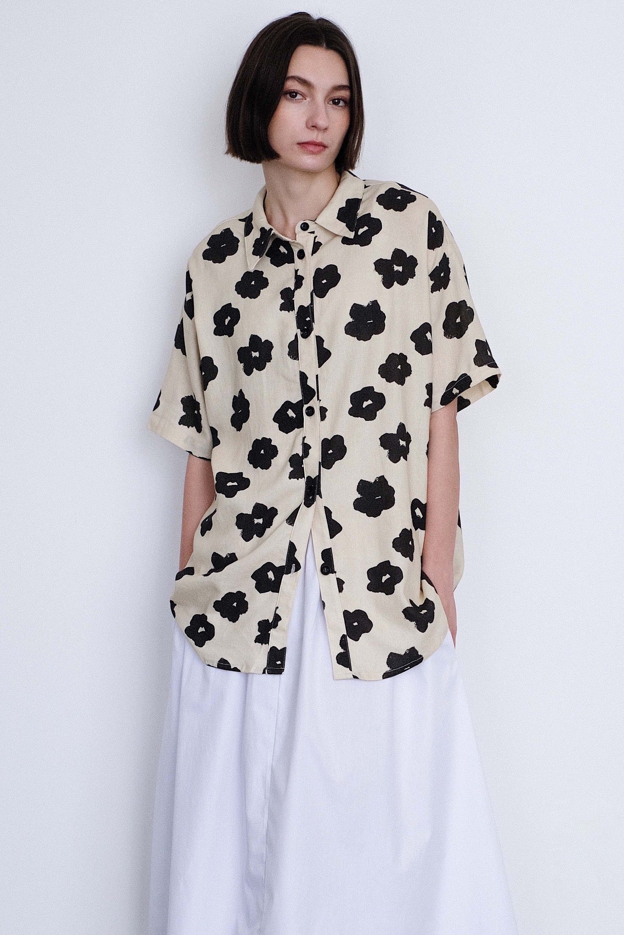 Rita Row Short Sleeve Barbra Shirt in Black and Cream Floral 
