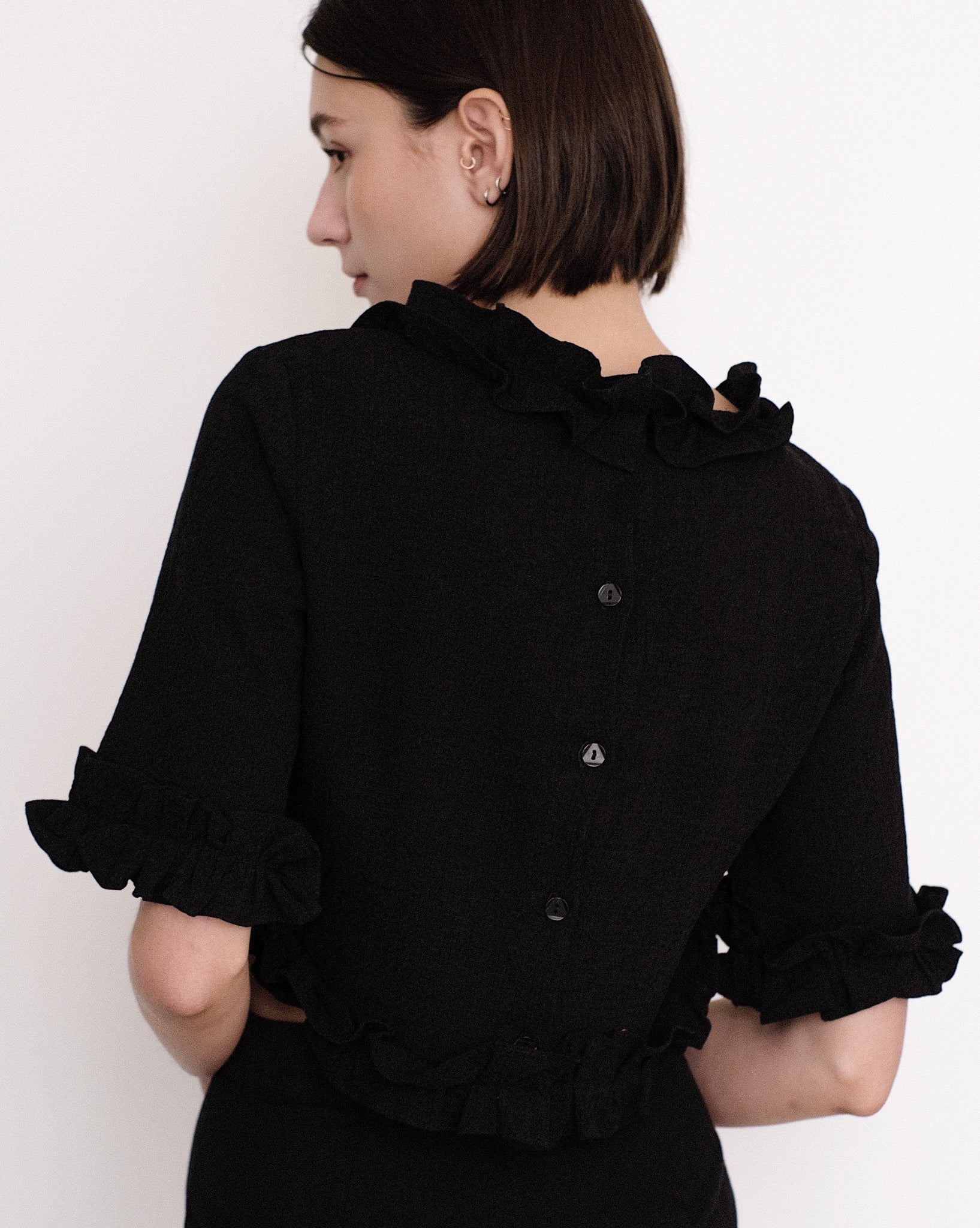 Toit Voilant Audrey Crop Top in Black